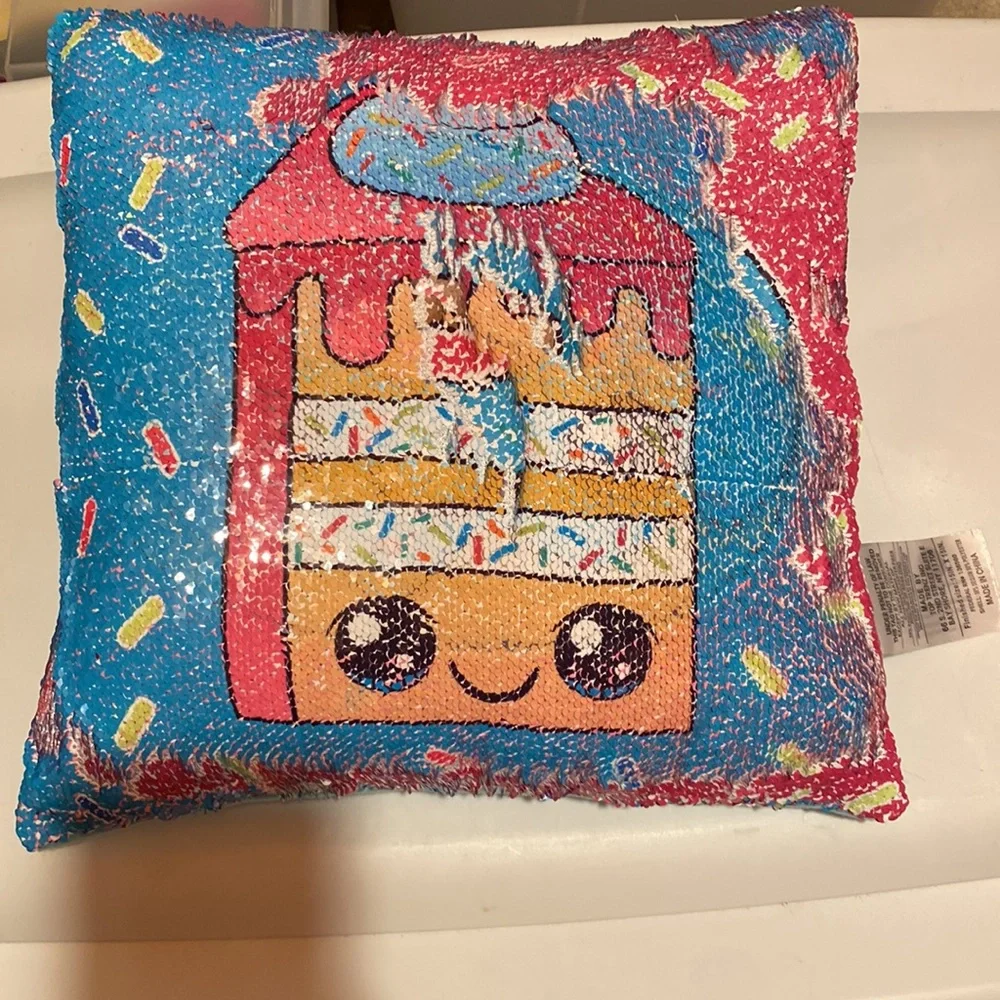 Pillow - Picture 2 of 4